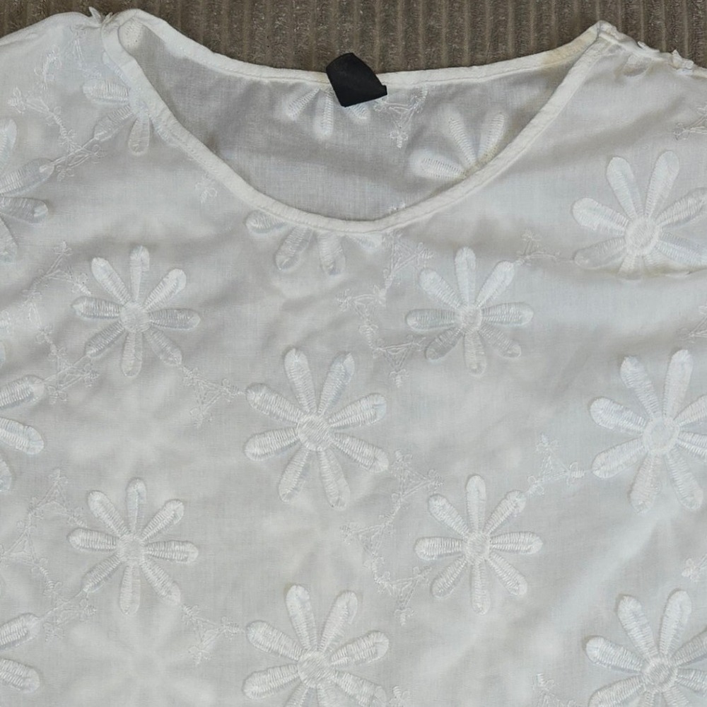 Embroidered Floral White Blouse Womens Size L Short Sleeve‎ Casual Top
